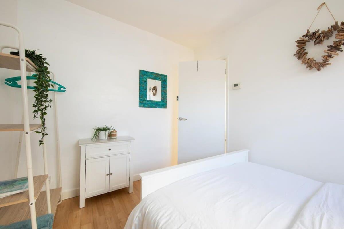 Sunny & Modern Near The Beach & Village W Parking East Wittering Exterior photo